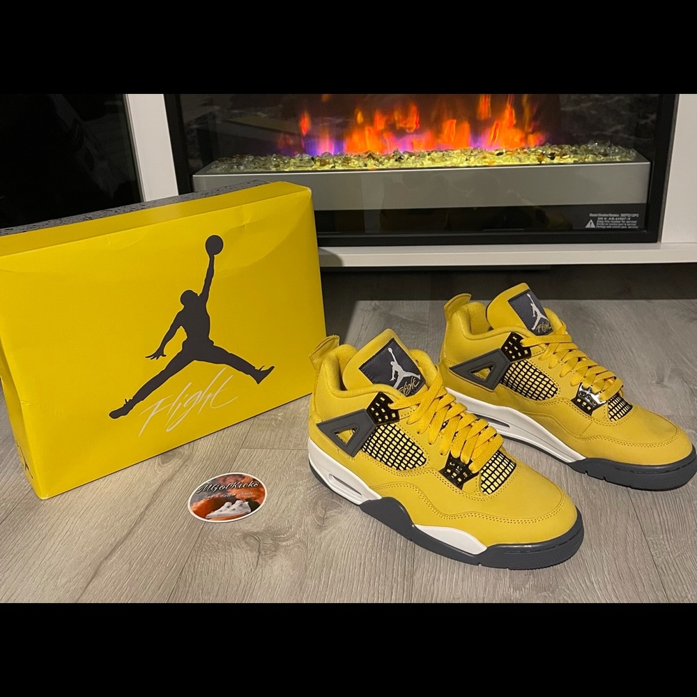 Air Jordan 4 Lightning